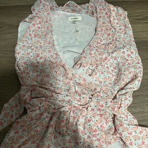 Cute and flattering Max Studio floral top new Size Large